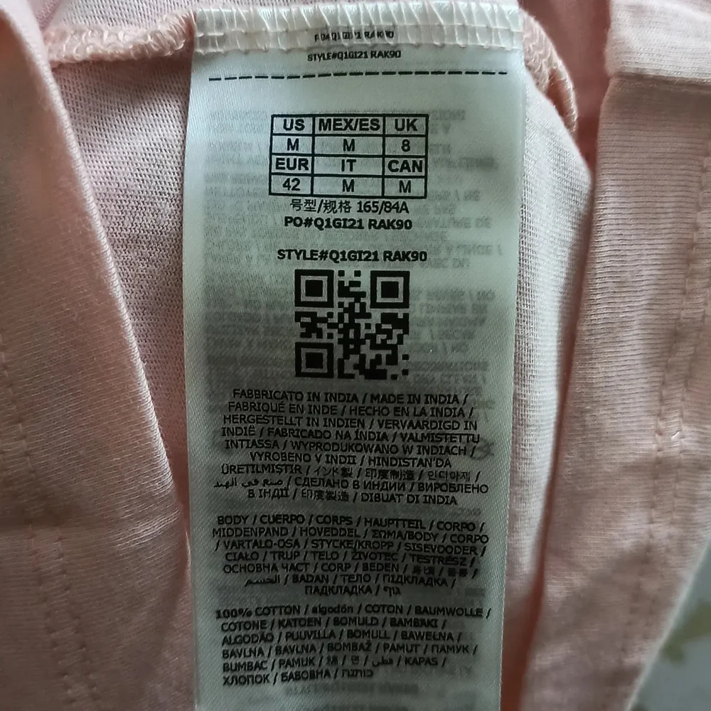 Guess - Picture 5 of 5